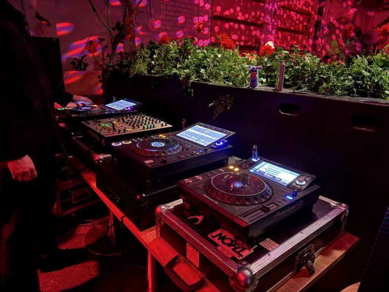 Pioneer og Allen & Heath DJ-utstyr – Klubb, rave og DJ | Arena Akustikk